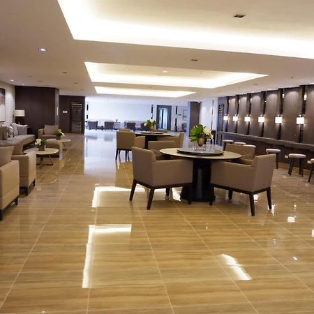 Homey 1 Bedroom Unit At Air Residences Makati City Kültér fotó