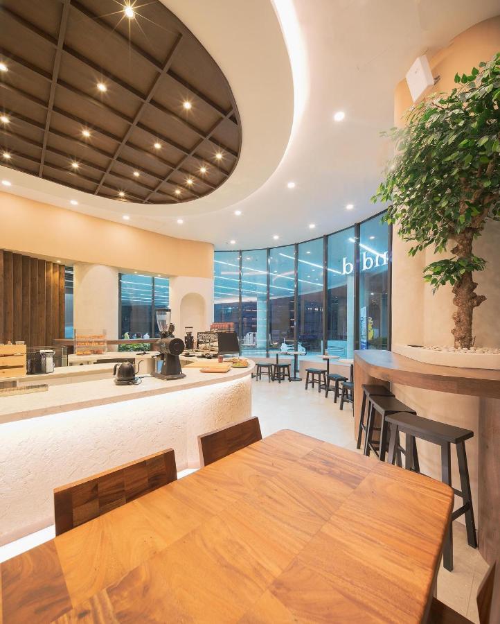 Homey 1 Bedroom Unit At Air Residences Makati City Kültér fotó